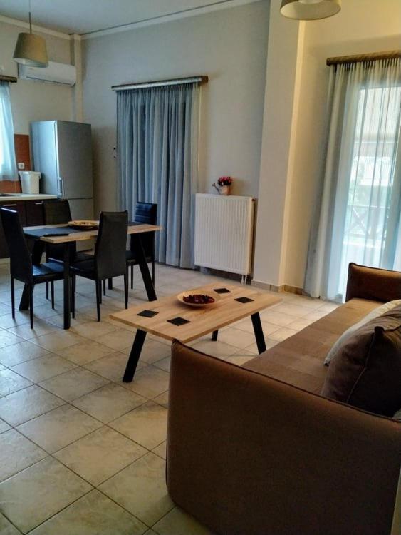 N&Μ Appartement Méthana Buitenkant foto